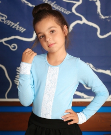 Блузка для девочки с кружевной лентой (голубая)